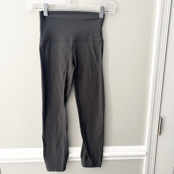 Lululemon Athletica High Rise 21” Align Crop Leggings Melanite Gray Size 2 - Picture 2 of 9